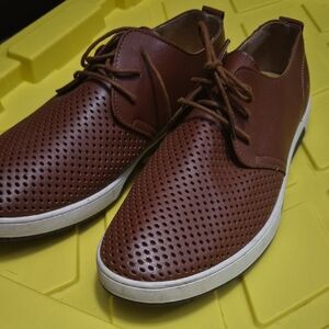 Men's Perforated Brown Casual Lace-Up Shoes
